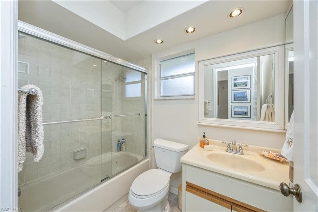 501 Lake Louise CIR # 204, NAPLES FL 34110-18