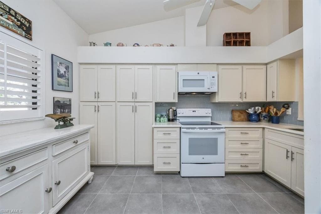 501 Lake Louise CIR # 204, NAPLES FL 34110-3