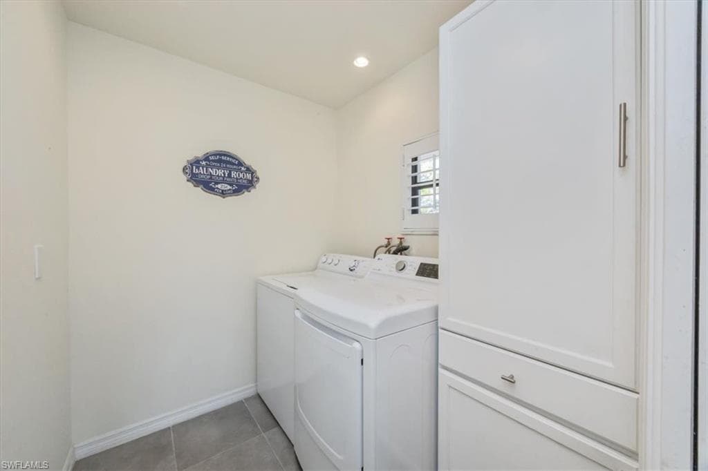 501 Lake Louise CIR # 204, NAPLES FL 34110-20