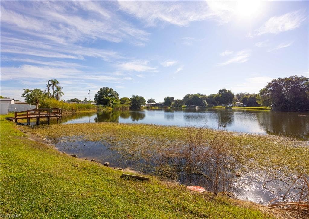 275 LAKEVIEW DR, NORTH FORT MYERS FL 33917-12