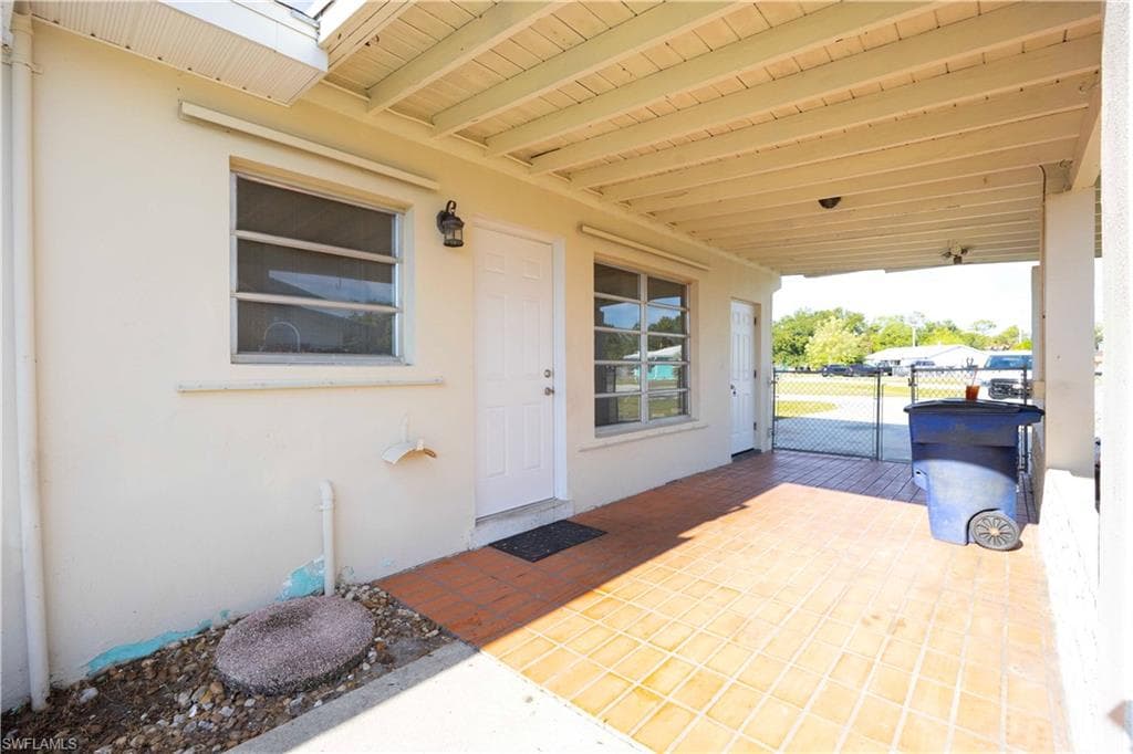 275 LAKEVIEW DR, NORTH FORT MYERS FL 33917-13