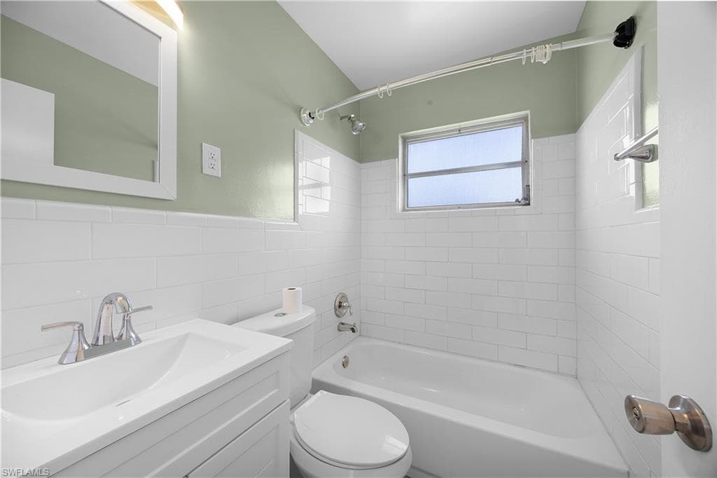 275 LAKEVIEW DR, NORTH FORT MYERS FL 33917-10