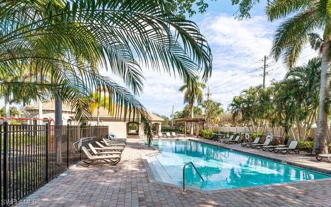 1641 Serrano CIR, NAPLES FL 34105-47