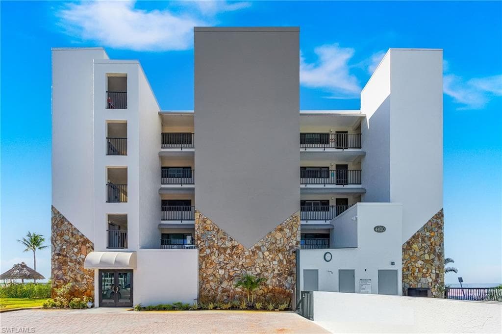 4400 Estero BLVD 401-6
