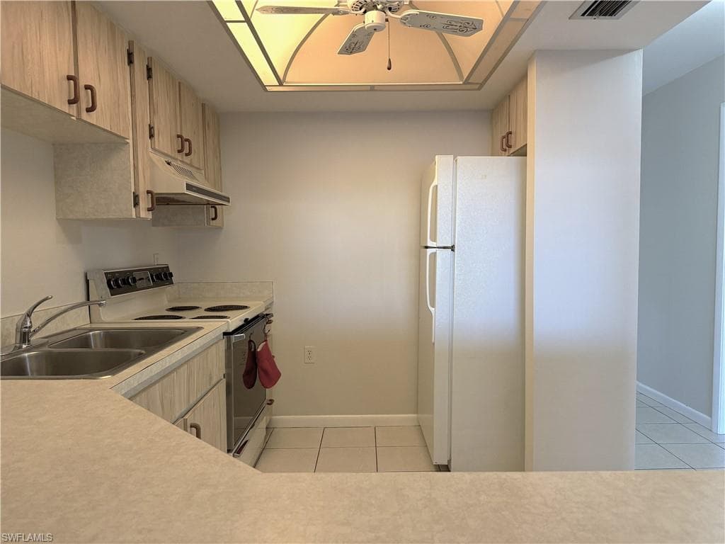 131 SW 47th TER 202-5