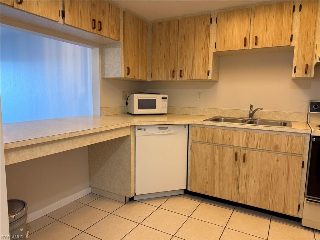 131 SW 47th TER 202-4