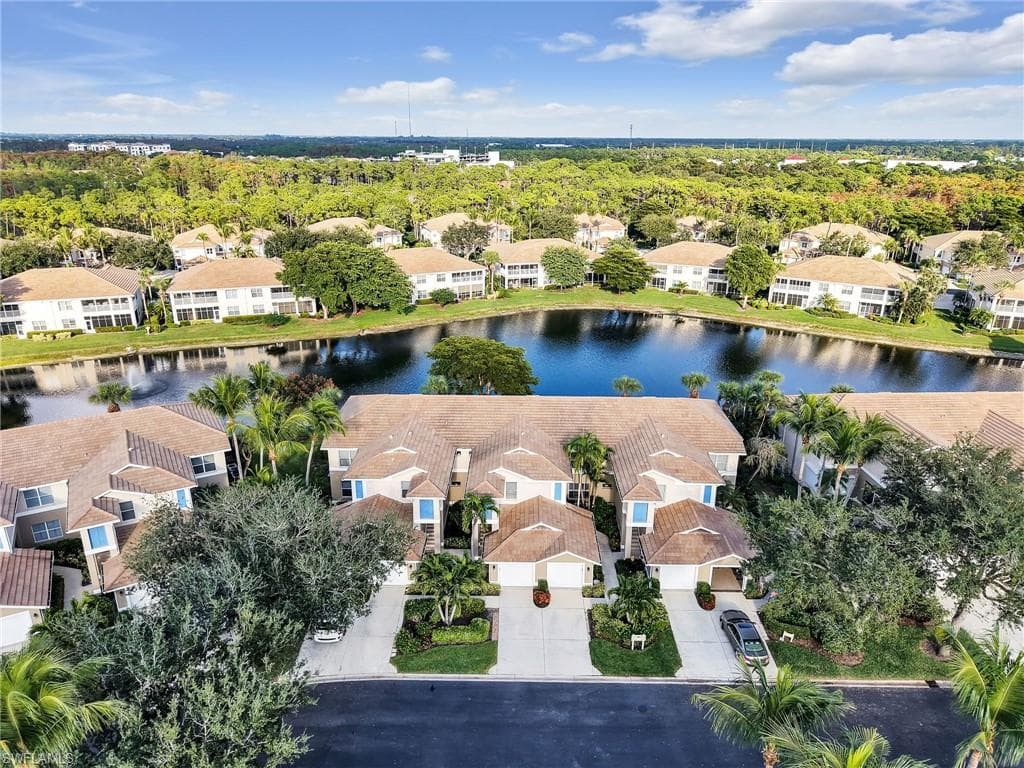800 Carrick Bend CIR # 102, NAPLES FL 34110-30