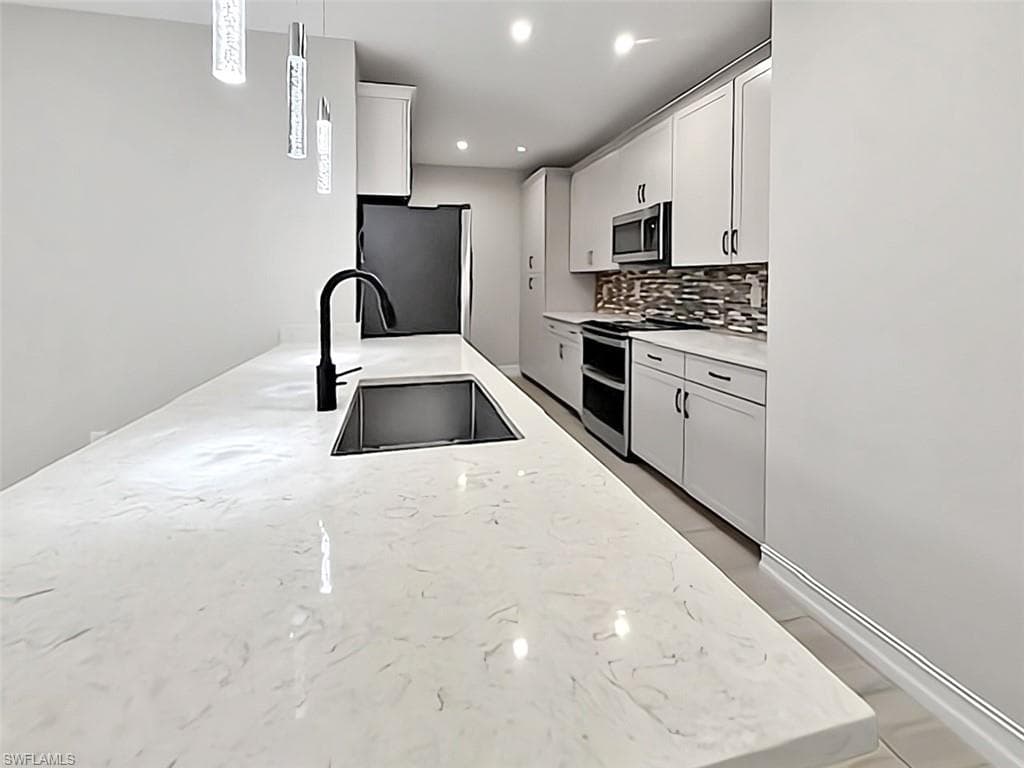 7324 Rockefeller DR, NAPLES FL 34119-6