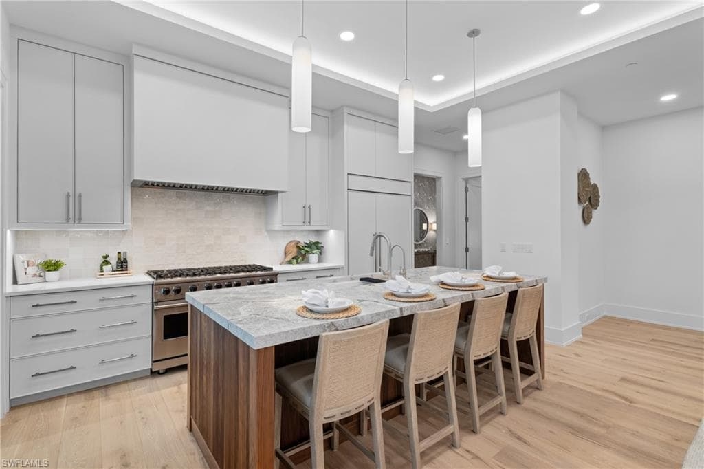 82 9th ST S # 301, NAPLES FL 34102-5