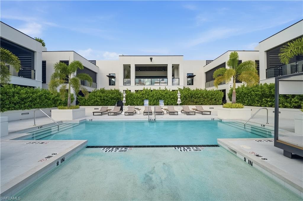 82 9th ST S # 301, NAPLES FL 34102-45