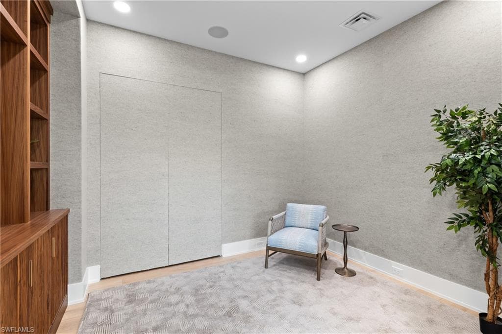 82 9th ST S # 301, NAPLES FL 34102-16