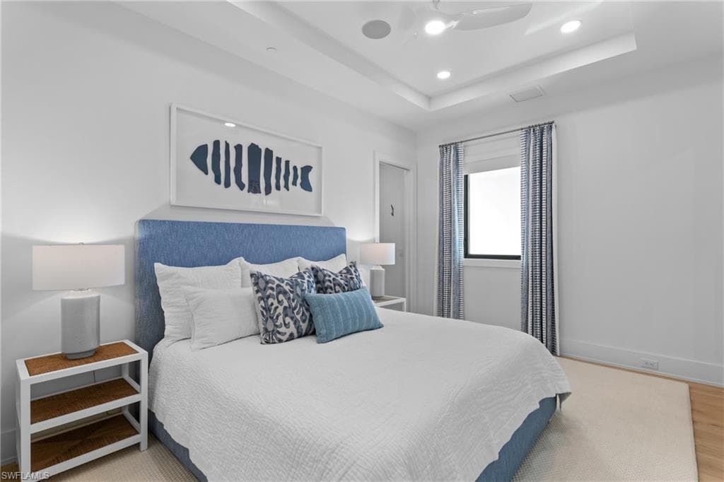 82 9th ST S # 301, NAPLES FL 34102-21