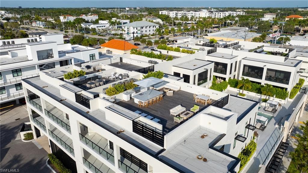 82 9th ST S # 301, NAPLES FL 34102-35