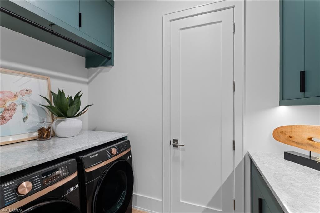 82 9th ST S # 301, NAPLES FL 34102-23