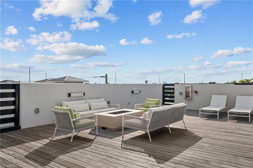 82 9th ST S # 301, NAPLES FL 34102-33