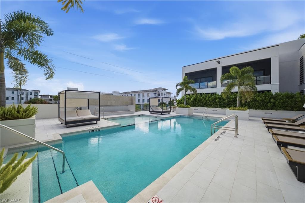 82 9th ST S # 301, NAPLES FL 34102-48