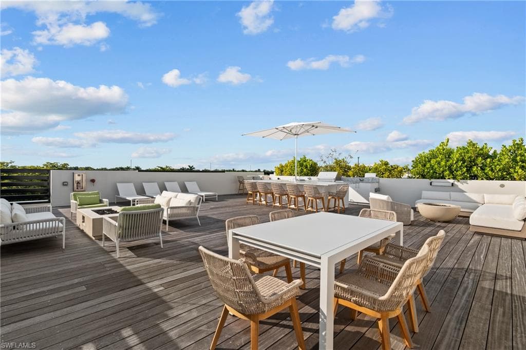 82 9th ST S # 301, NAPLES FL 34102-32