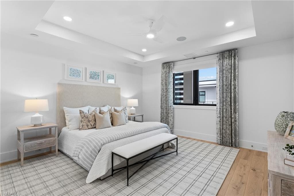 82 9th ST S # 301, NAPLES FL 34102-17