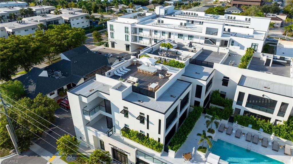 82 9th ST S # 301, NAPLES FL 34102-36