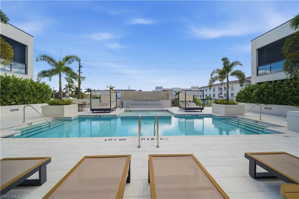 82 9th ST S # 301, NAPLES FL 34102-47