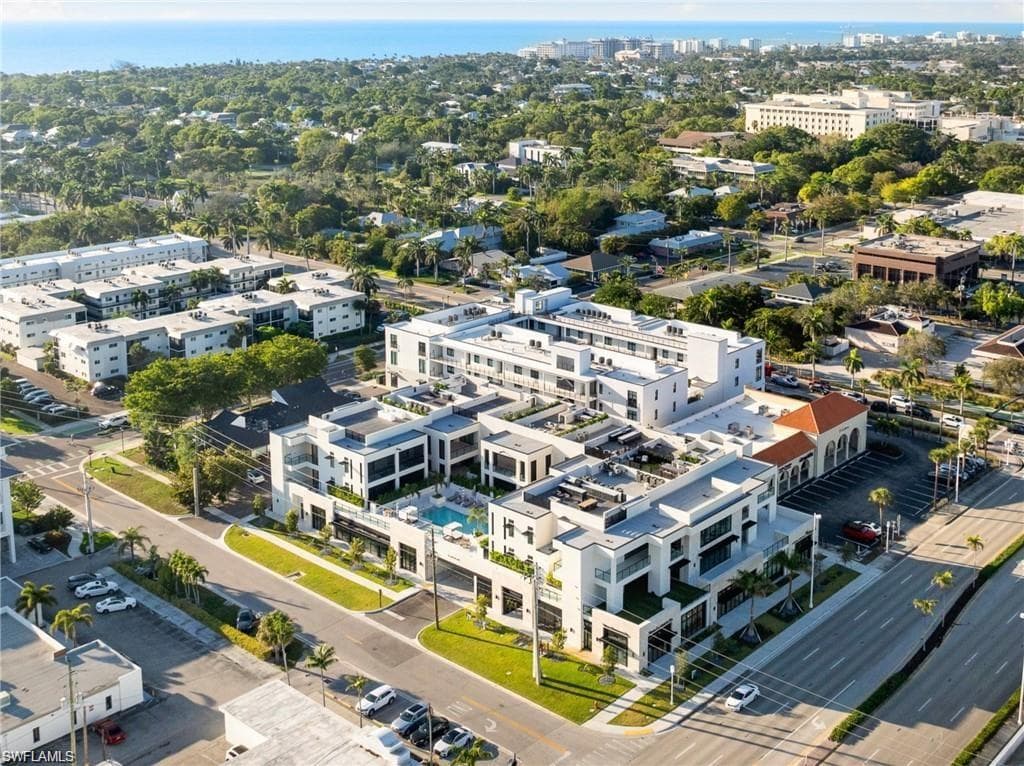 82 9th ST S # 301, NAPLES FL 34102-39