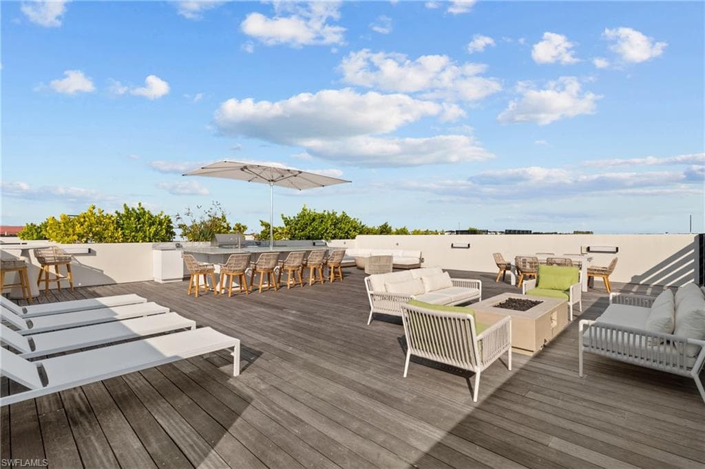 82 9th ST S # 301, NAPLES FL 34102-28