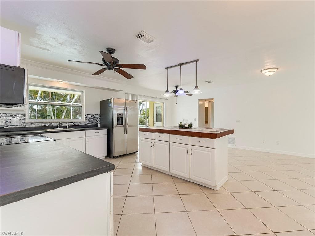 5207 Willow CT, CAPE CORAL FL 33904-25