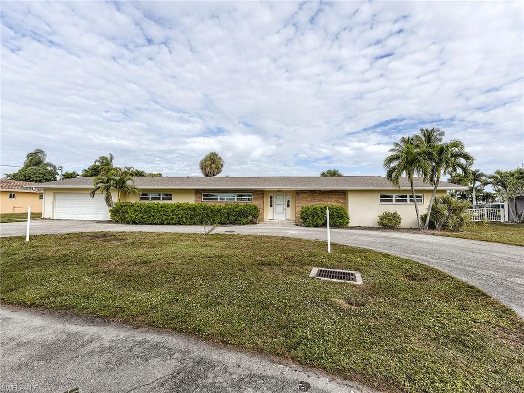 5207 Willow CT, CAPE CORAL FL 33904-21