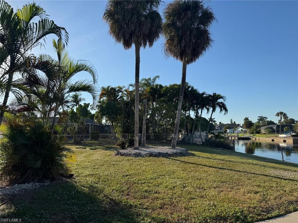 5207 Willow CT, CAPE CORAL FL 33904-4