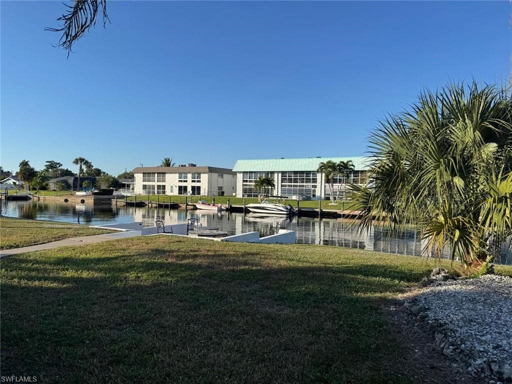 5207 Willow CT, CAPE CORAL FL 33904-8