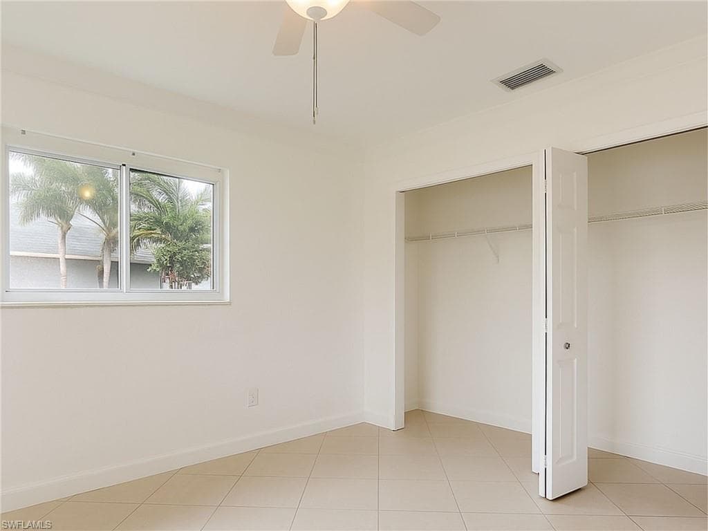 5207 Willow CT, CAPE CORAL FL 33904-33