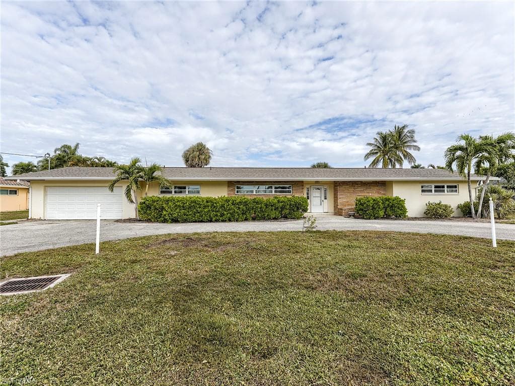 5207 Willow CT, CAPE CORAL FL 33904-13