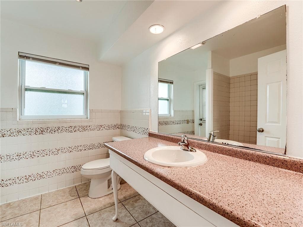 5207 Willow CT, CAPE CORAL FL 33904-36