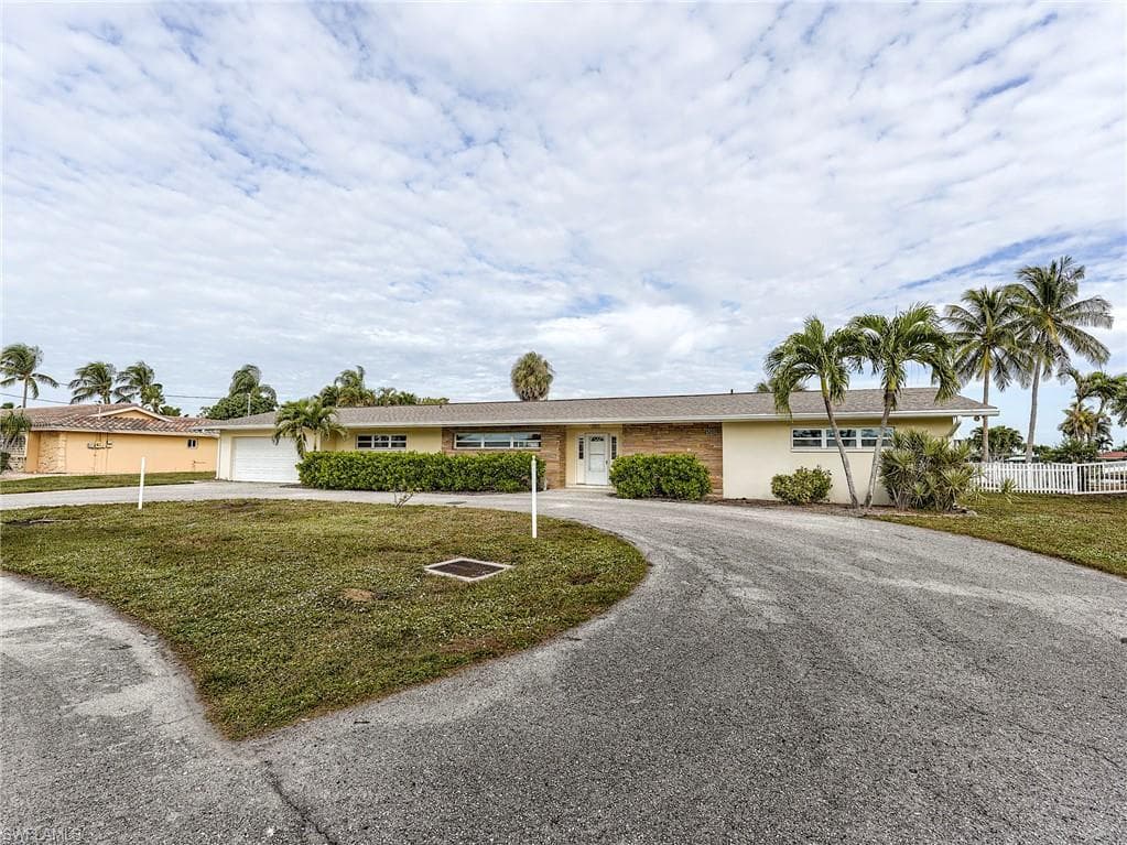 5207 Willow CT, CAPE CORAL FL 33904-10