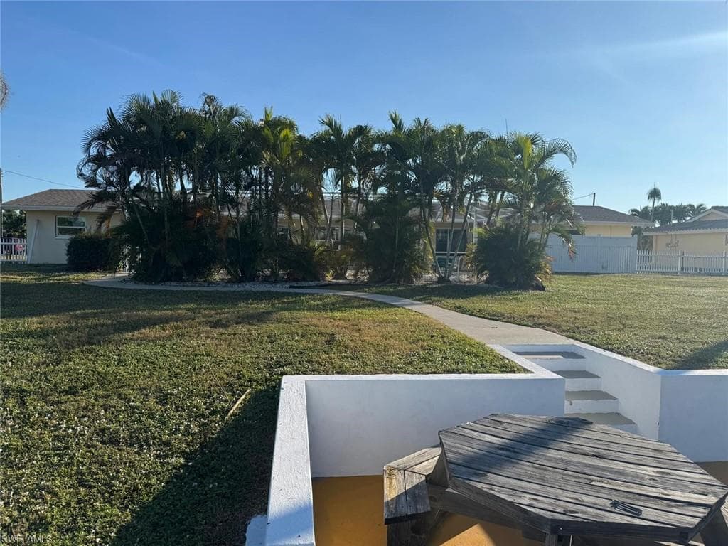 5207 Willow CT, CAPE CORAL FL 33904-43