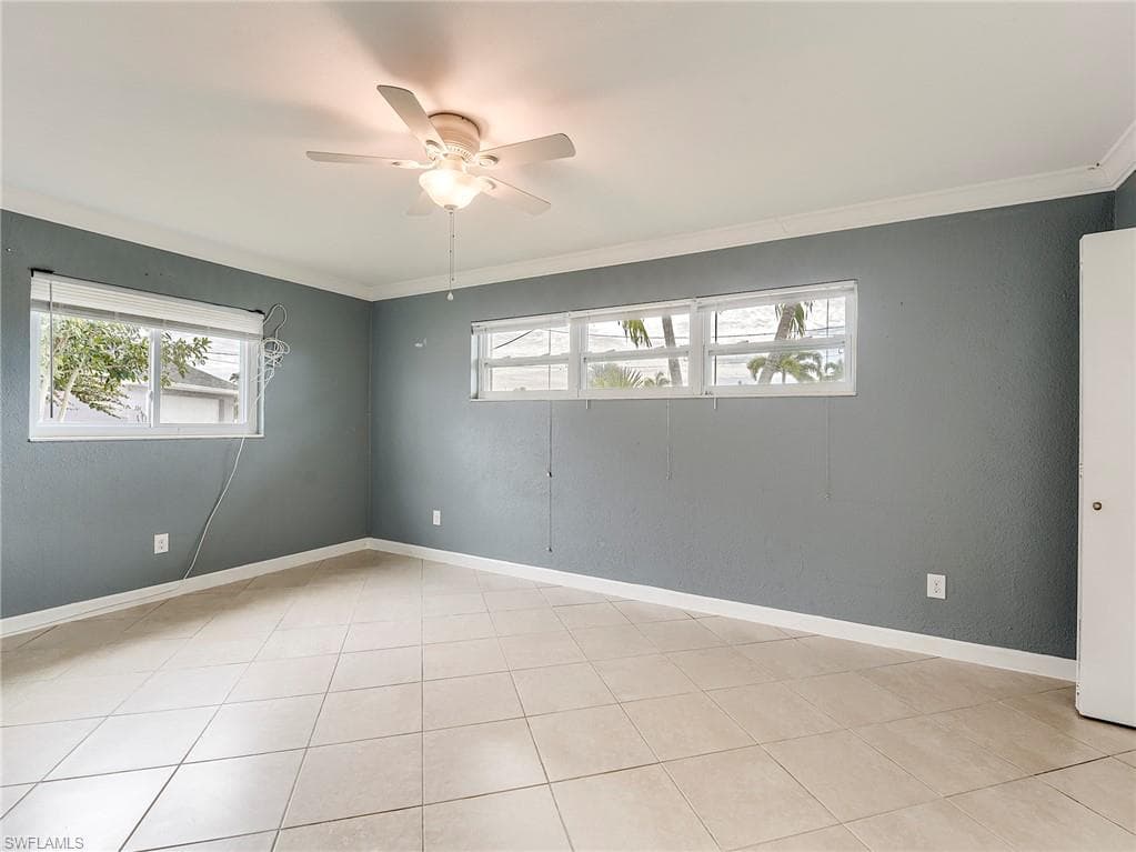 5207 Willow CT, CAPE CORAL FL 33904-39