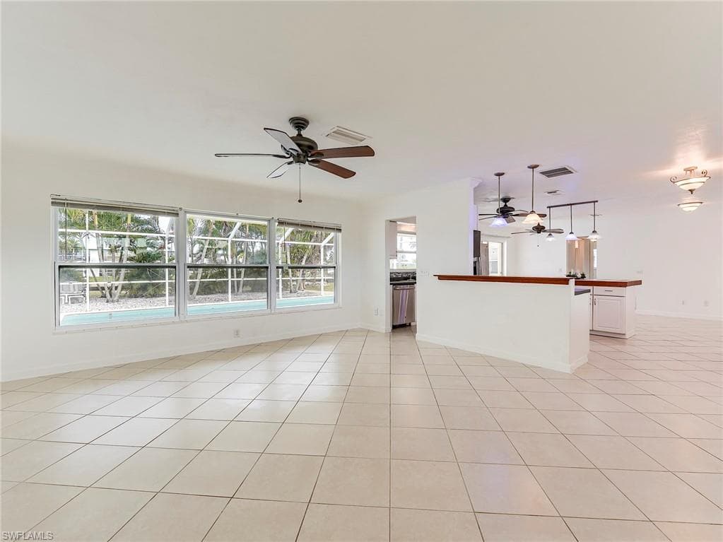 5207 Willow CT, CAPE CORAL FL 33904-24