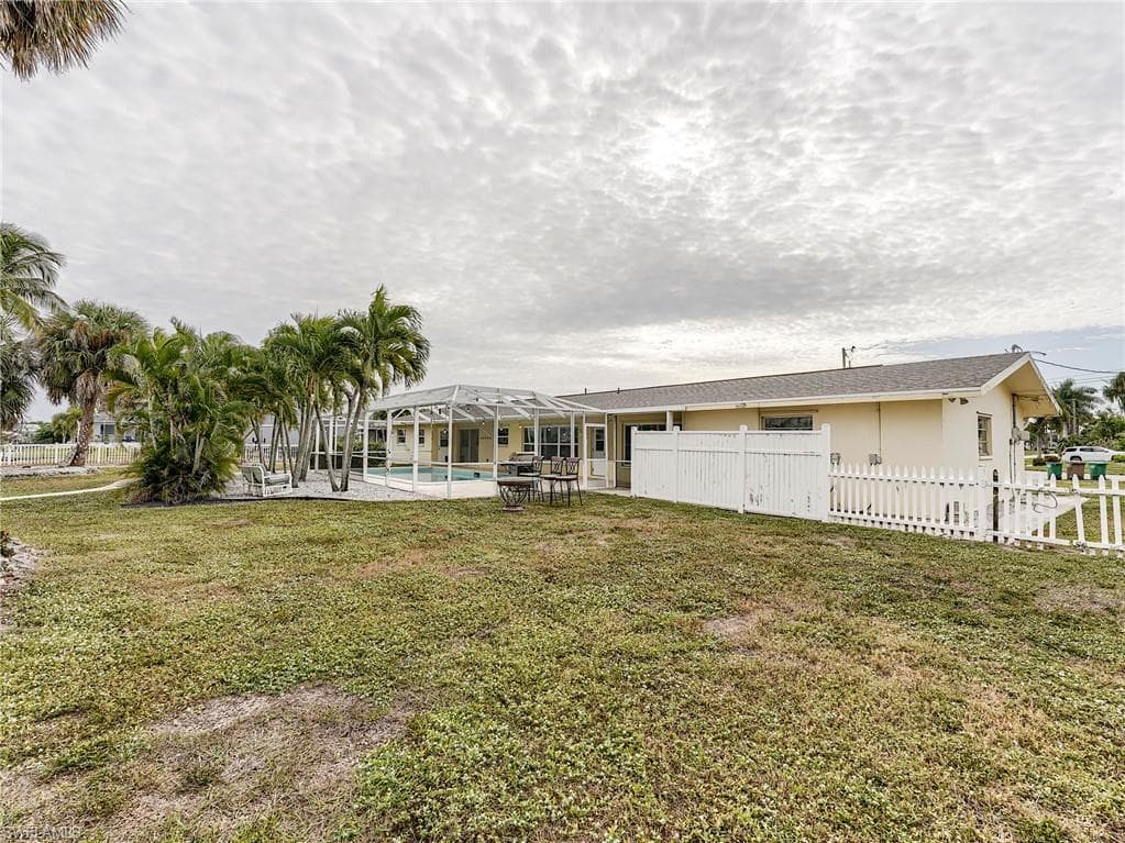 5207 Willow CT, CAPE CORAL FL 33904-20