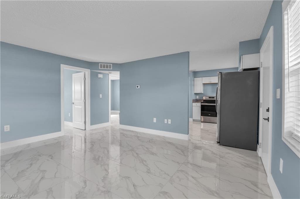 3325 Airport RD N # T1, NAPLES FL 34105-5