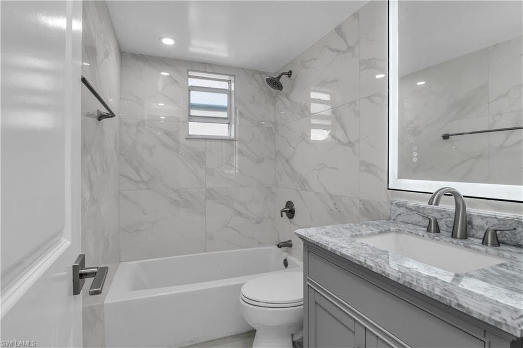 3325 Airport RD N # T1, NAPLES FL 34105-11