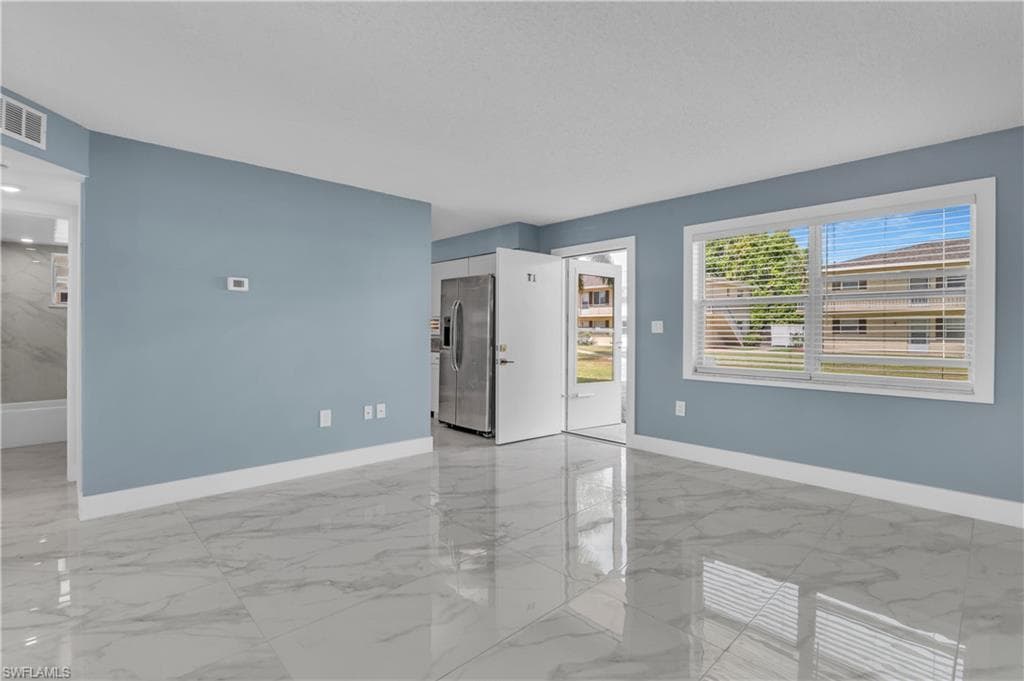 3325 Airport RD N # T1, NAPLES FL 34105-4