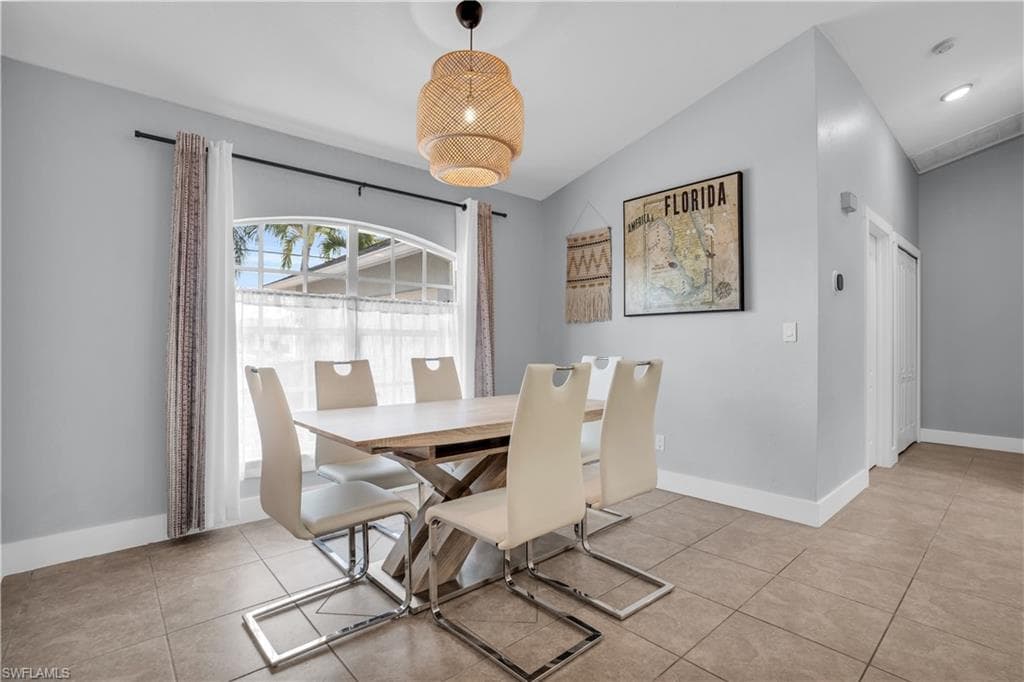 2724 Cape Coral PKWY W, CAPE CORAL FL 33914-5