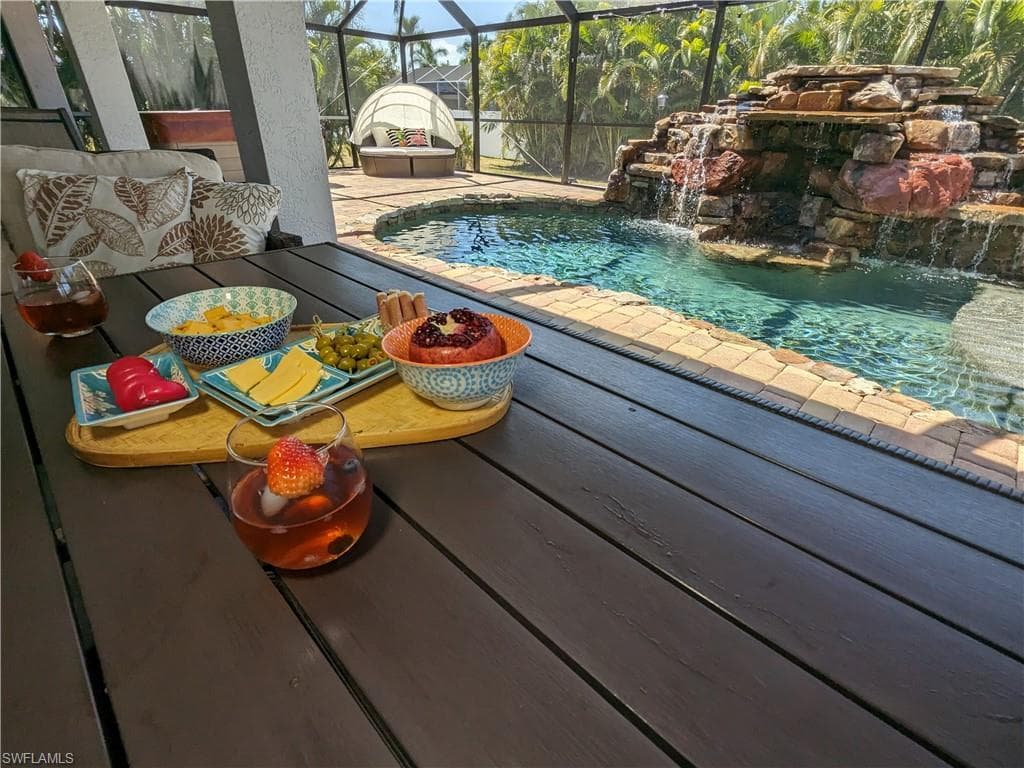 2724 Cape Coral PKWY W, CAPE CORAL FL 33914-37