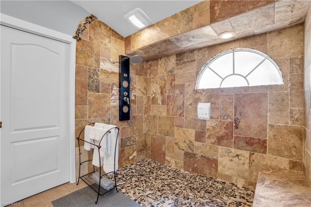 2724 Cape Coral PKWY W, CAPE CORAL FL 33914-17