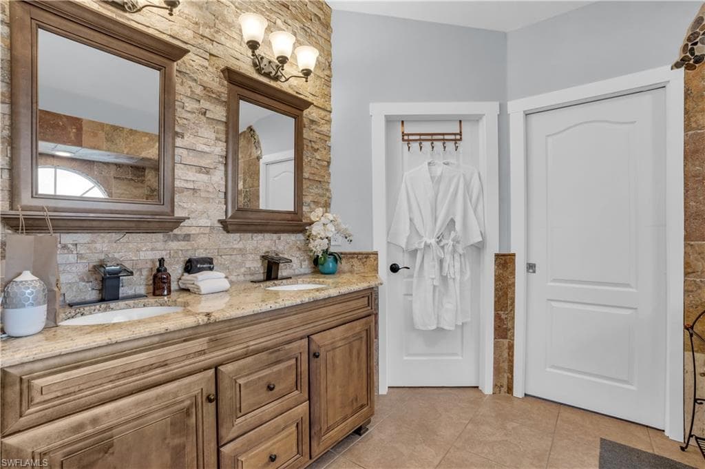 2724 Cape Coral PKWY W, CAPE CORAL FL 33914-18