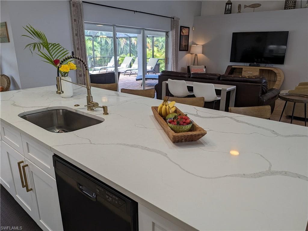 2724 Cape Coral PKWY W, CAPE CORAL FL 33914-34