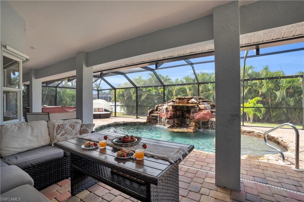 2724 Cape Coral PKWY W, CAPE CORAL FL 33914-3