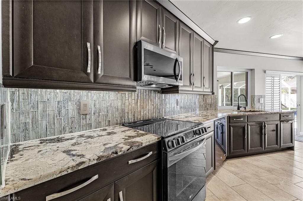 2822 SE 22nd PL, CAPE CORAL FL 33904-11