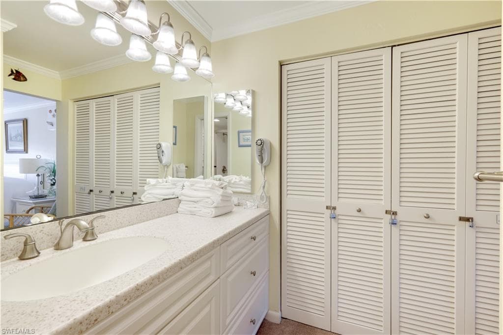845 E Gulf DR # 422, SANIBEL FL 33957-17