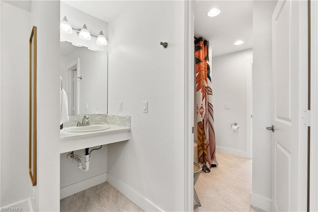 3060 Woodside AVE-21